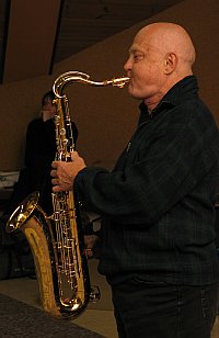Foto Don Menza bei der Probe